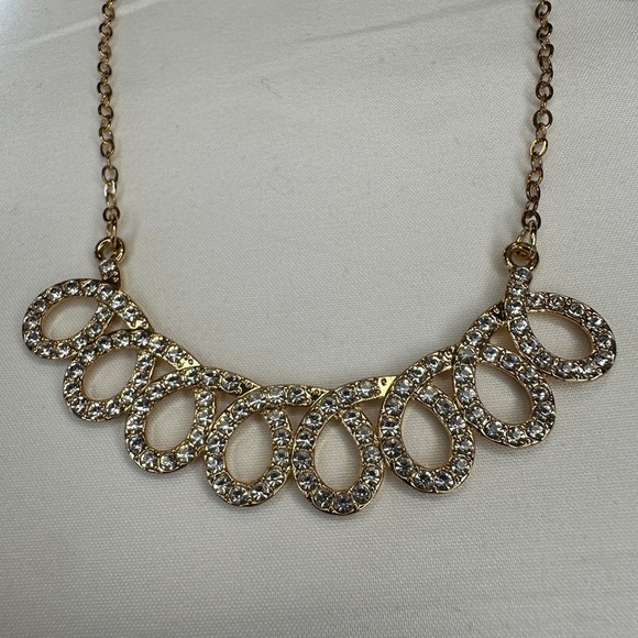 Elegant Gold Necklace with Crystal Accents - Picture 4 of 6